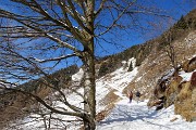 14 In decisa salita su neve che si sta rammollendo